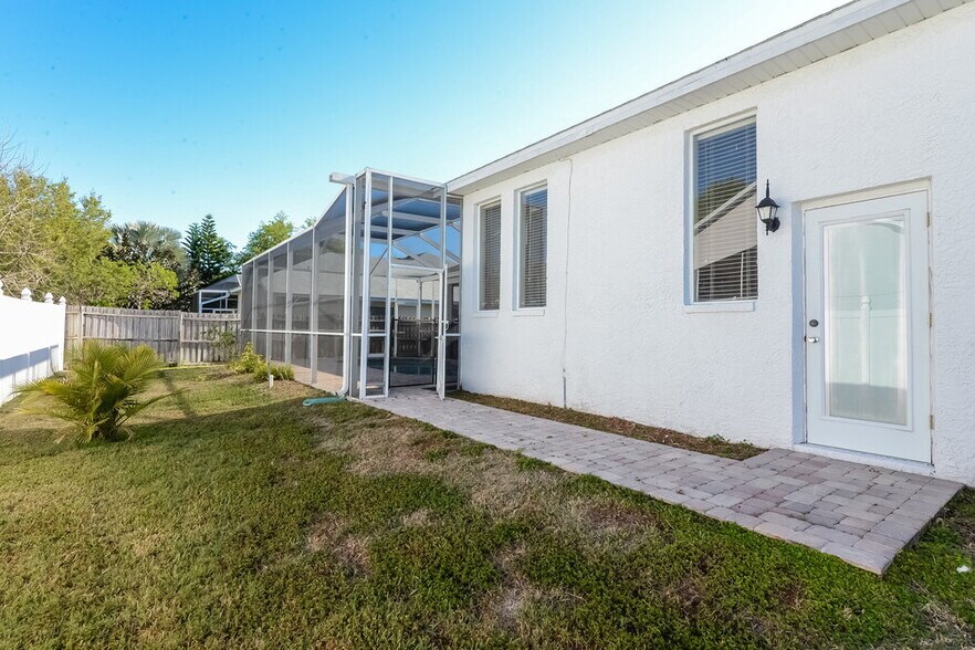 Building Photo - 6910 Cohasset Cir