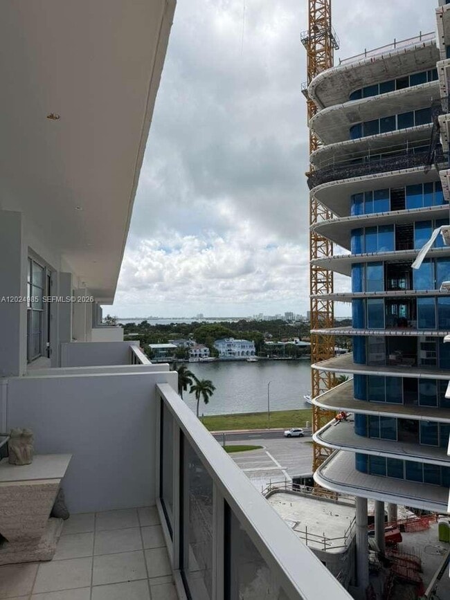 Building Photo - 5313 Collins Ave