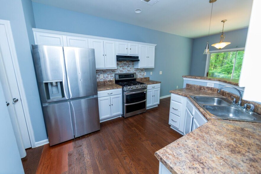 Building Photo - 5815 Weddington Dr