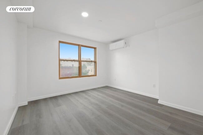 Building Photo - 217 9th St