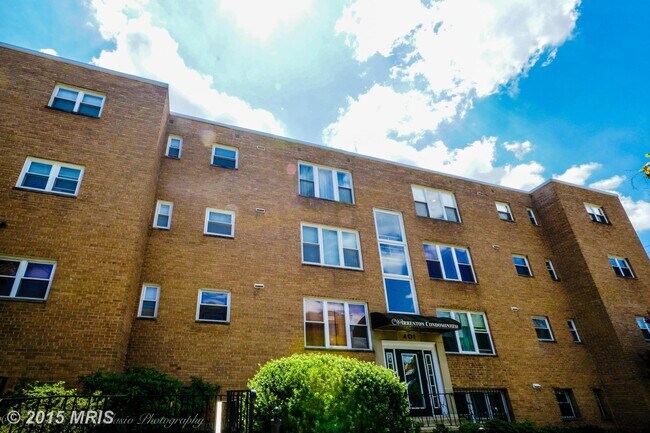 Building Photo - 401 Evarts St NE