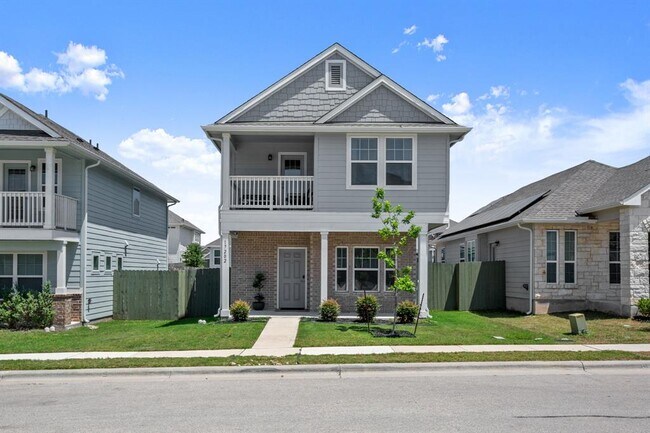 Building Photo - 17202 Adoro Dr