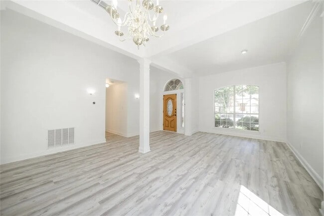Building Photo - 4824 Holly Berry Dr