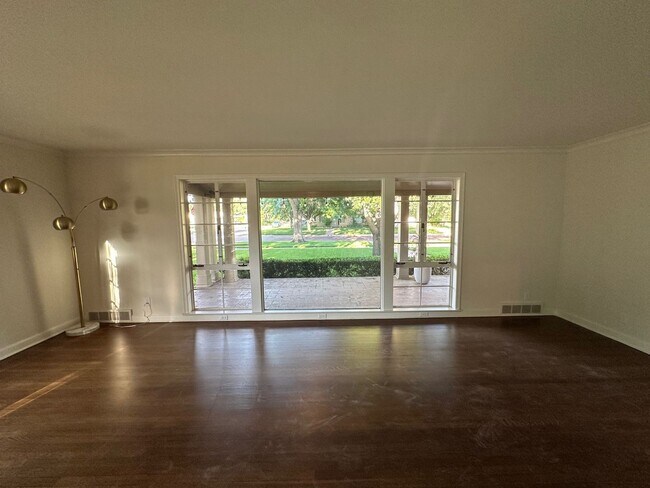 Building Photo - Must see, beautiful home!