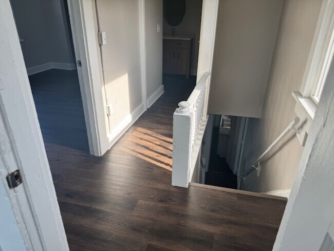 Building Photo - 2 Bedroom 1 1/2 Bath Beautifully Renovated Home in Historic Huffman Area