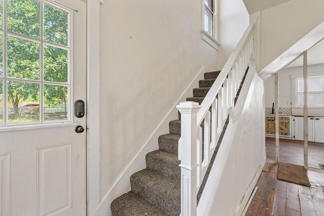 Building Photo - 3 Bedroom Home For Rent