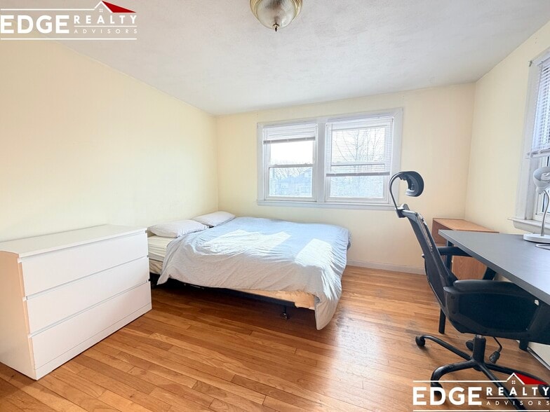 Building Photo - 94 Nottinghill Rd