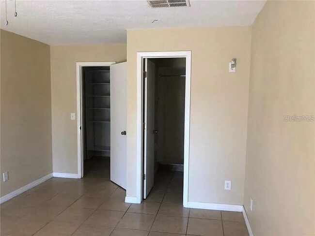 Building Photo - Beautiful Home