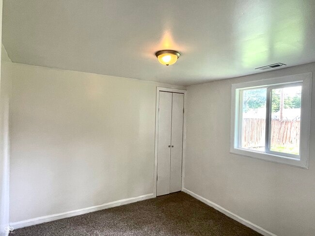 Building Photo - 1704 S Lindell Dr