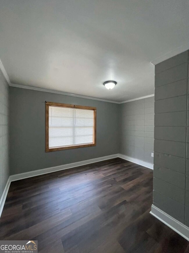 Building Photo - 113 Lakeview Dr