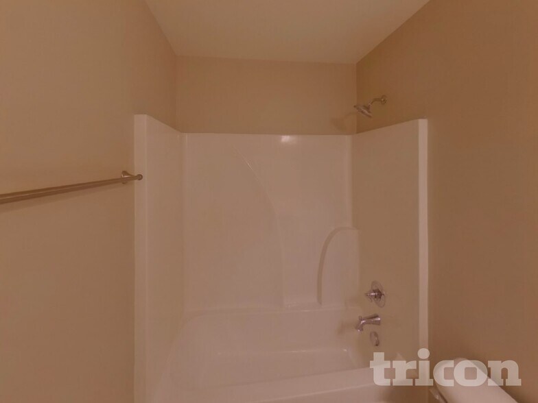 Building Photo - 622 Crooked Crk