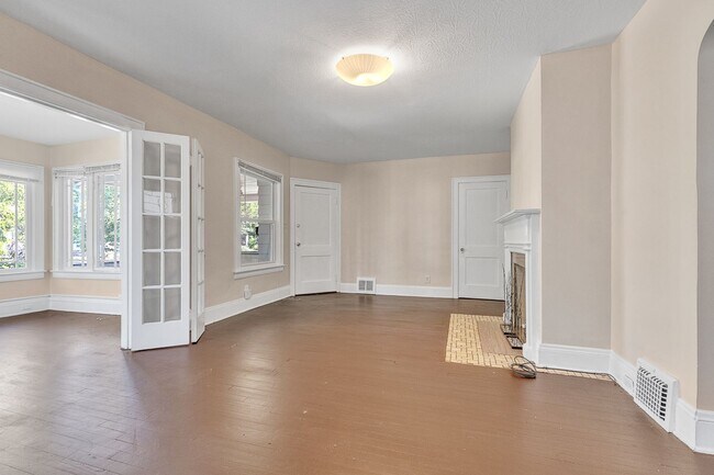 Building Photo - 3250 Berkshire Rd