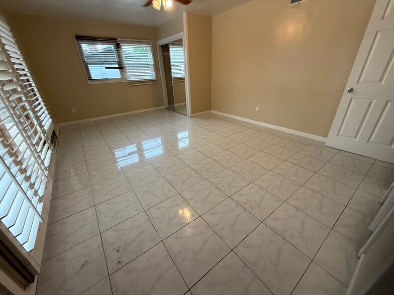 Building Photo - 4951 Campanile Dr