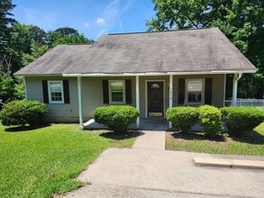 Building Photo - 3bed/2bath house