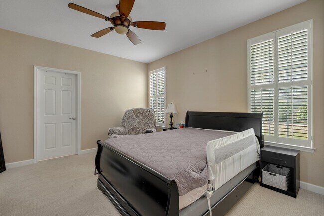 Building Photo - 2119 Fernleigh Dr