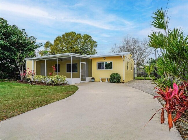 Primary Photo - 1465 6th Ave