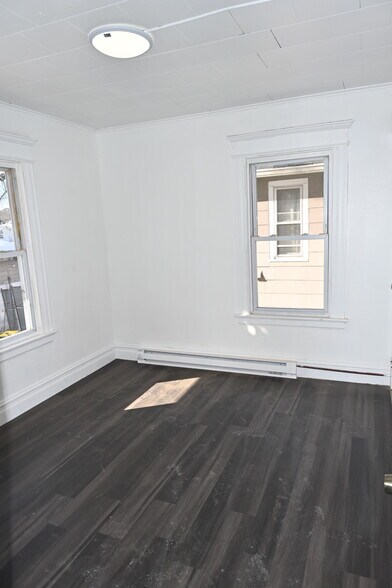 Building Photo - 203 Cooke St