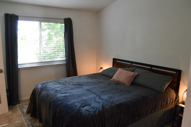 Building Photo - 11332 Benton Ct