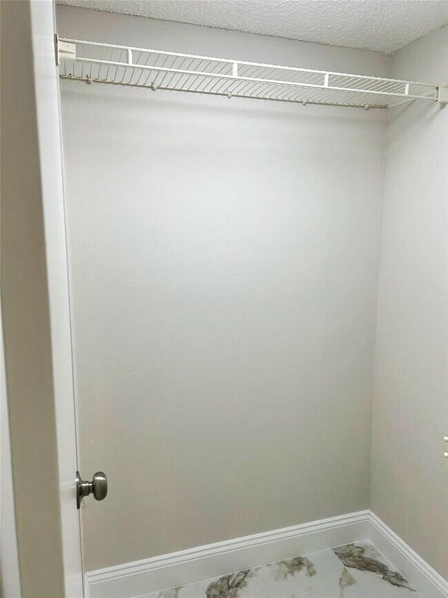 Building Photo - 406 NW 68th Ave