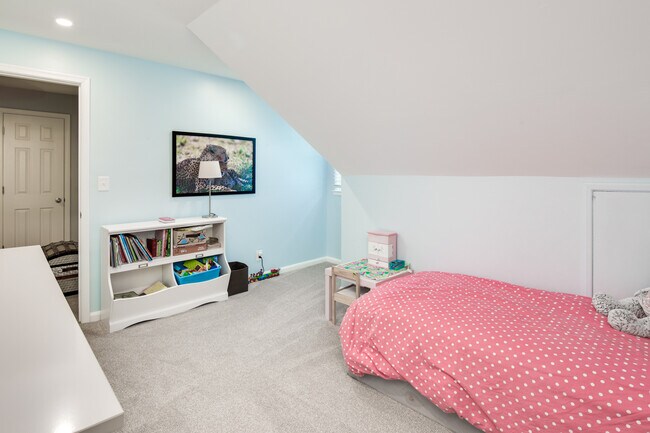 Building Photo - 3281 S Stafford St