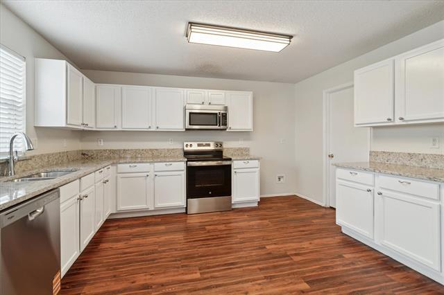 Building Photo - 2309 Maple Dr