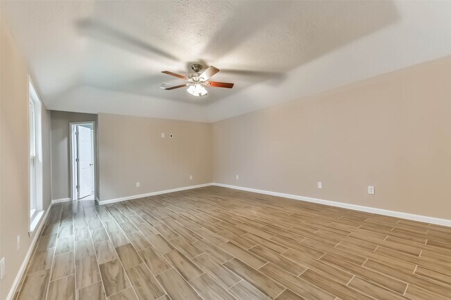 Building Photo - 605 Kings Ct