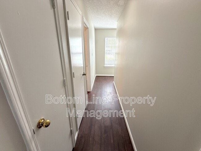 Building Photo - 11822 Stewarts Crossing Dr