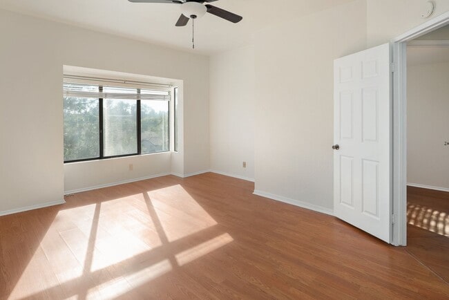 Building Photo - 2BR + Private Office in the Heart of UTC