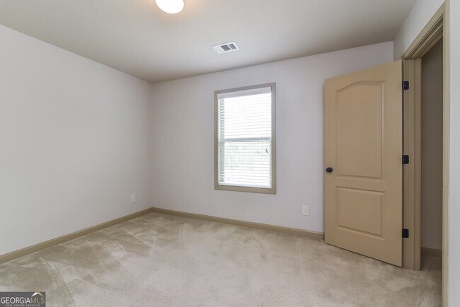 Building Photo - 3096 Montauk Hill Dr NE