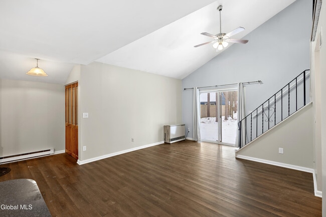 Building Photo - 9 Wake Robin Rd