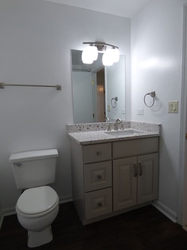 Building Photo - Beautiful 2 bd 1 1/2 ba as soon as July 1 ...