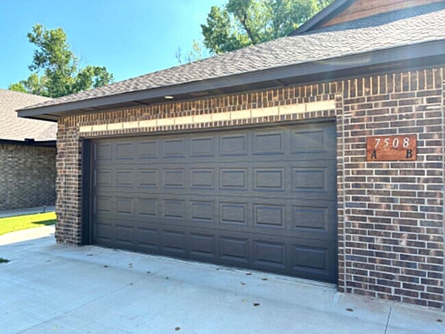 Building Photo - 7508 Redbud Villas Ct