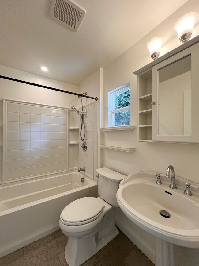Building Photo - Charming Downtown Napa Cottage with Large Fenced Yard & Ample Parking