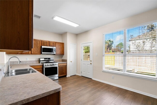 Building Photo - 8810 Willow Spur Dr
