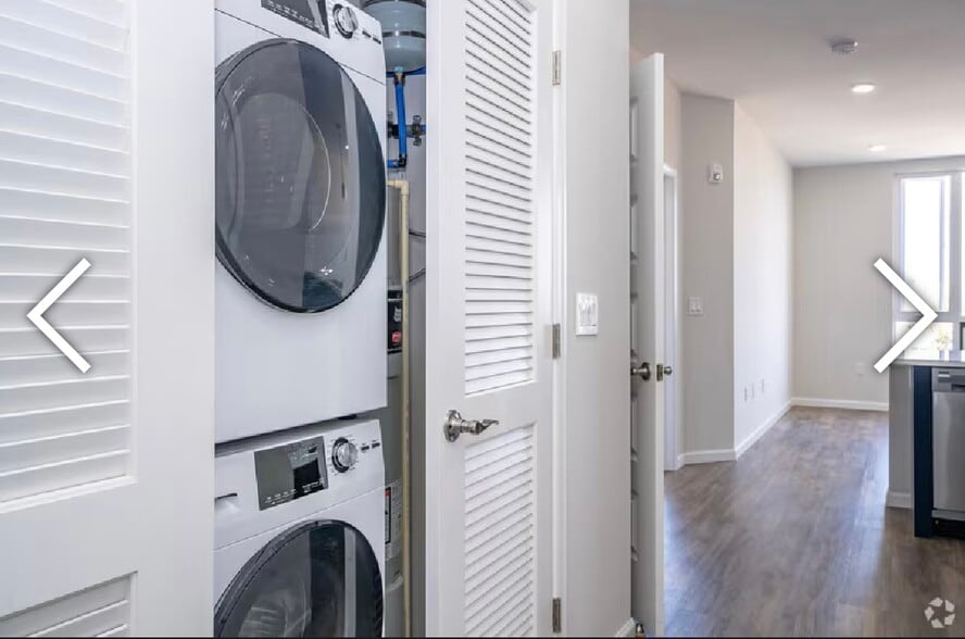 Building Photo - 9 Clark St