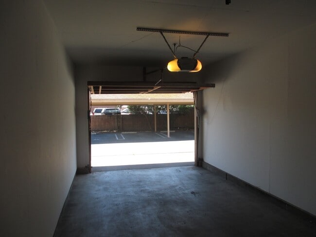 Building Photo - Lompoc Village Townhouse