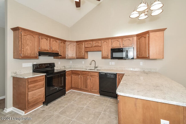 Building Photo - 5613 Ree Dr