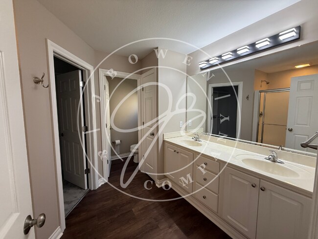 Building Photo - Beautiful  3-4 bedroom Sylvania Villa with...
