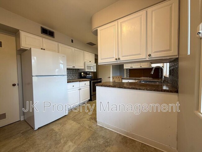 Building Photo - 1726 Alder Dr