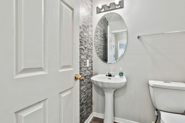 Building Photo - 3BR Home in Jonesboro. Spacious Primary Suite & Convenient Location