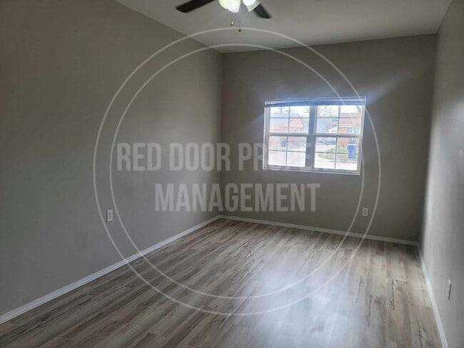 Building Photo - 1502 E Jump St