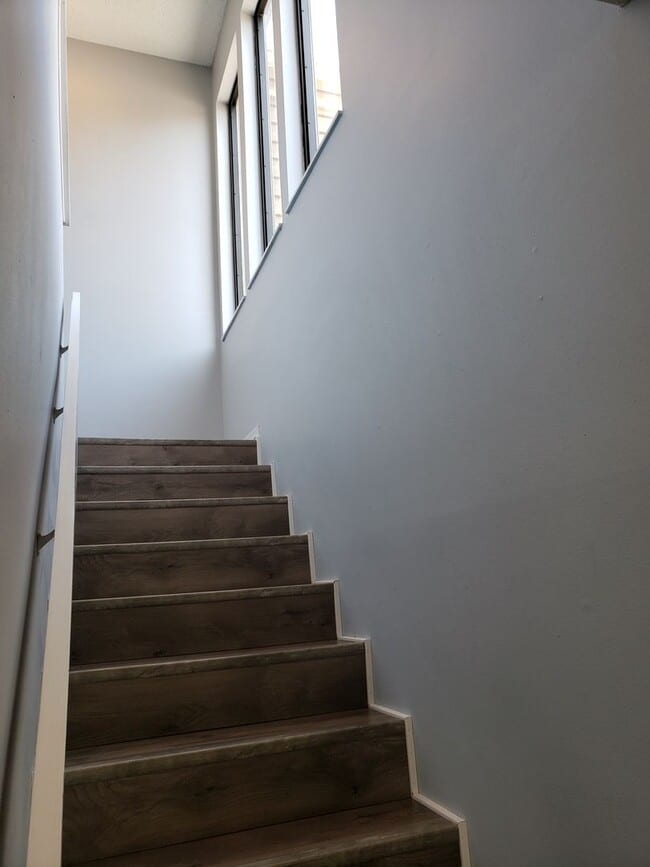 Building Photo - Spacious Townhome in the Heart of Dr. Phil...