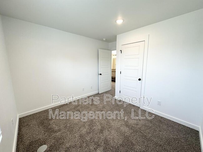 Building Photo - 1070 Boardwalk Ave