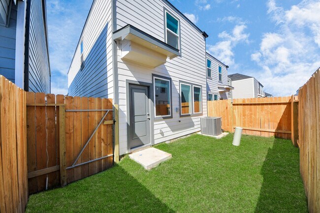 Building Photo - 1027 Moon Drop Ln