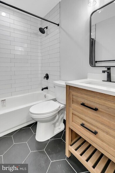 Building Photo - 6903 Dunmanway