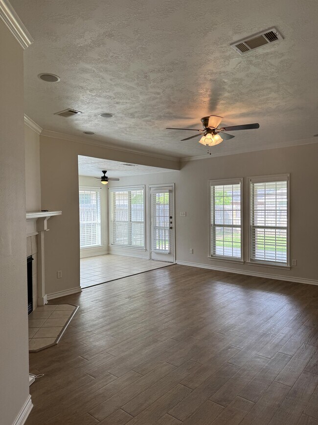 Building Photo - 225 Karten Ln