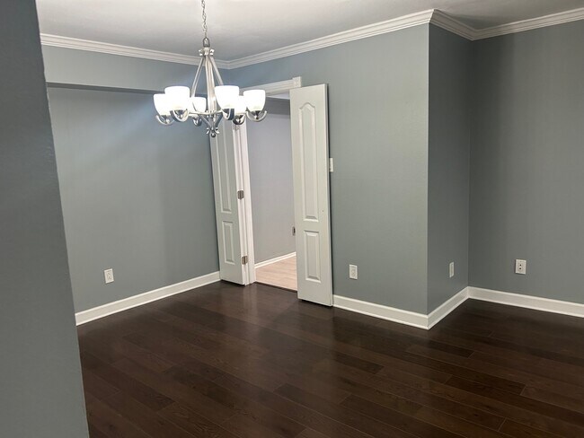 Building Photo - 359 N Post Oak Ln