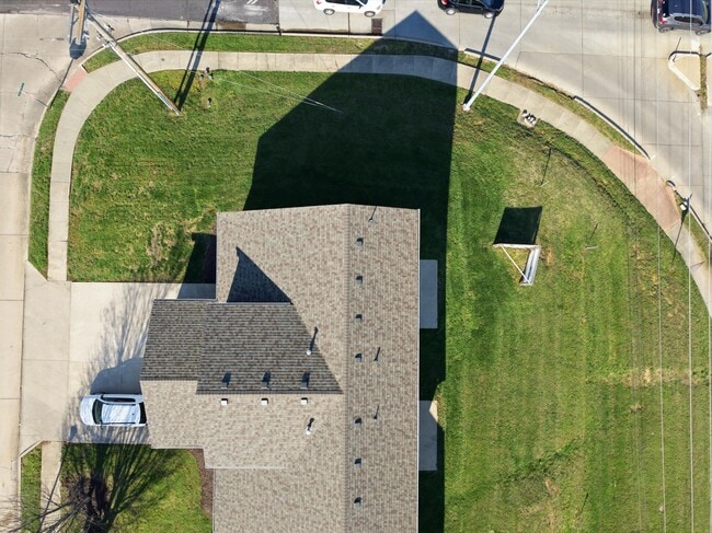 Building Photo - 2401 Northampton Dr