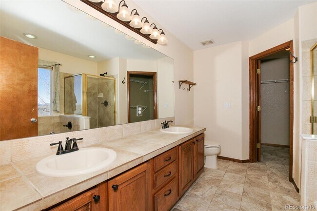 Building Photo - 9865 Falcon Ln