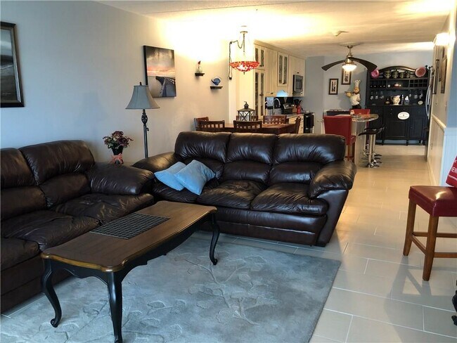 Building Photo - 1316 Capella S